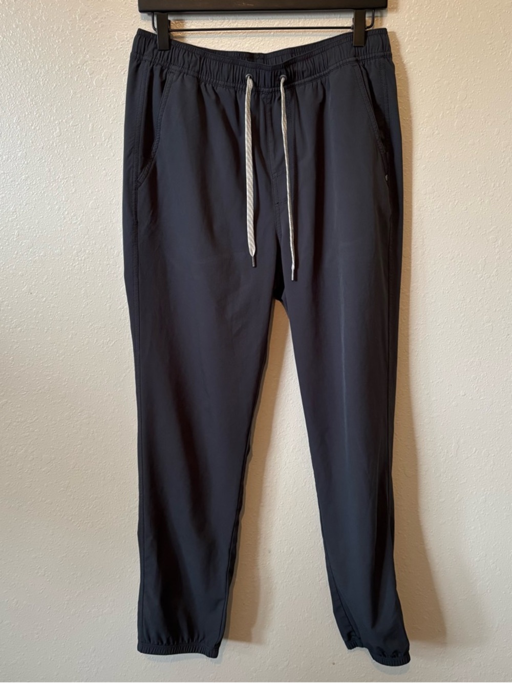 Vuori men’s core jogger lined